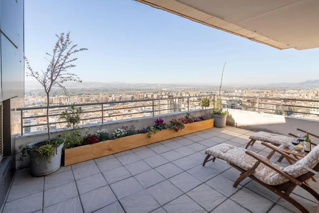 Atico Top Granada, Penthouse, 18-19th floor, City Centre, Views, Terrace, Free Parking
