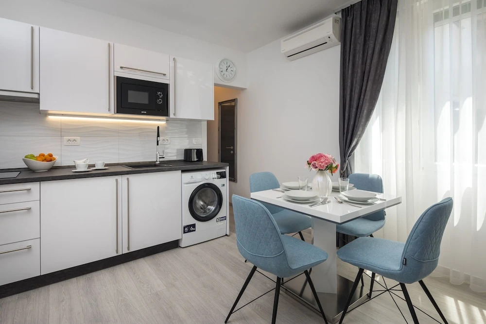 Luxury Studios & Rooms Seven