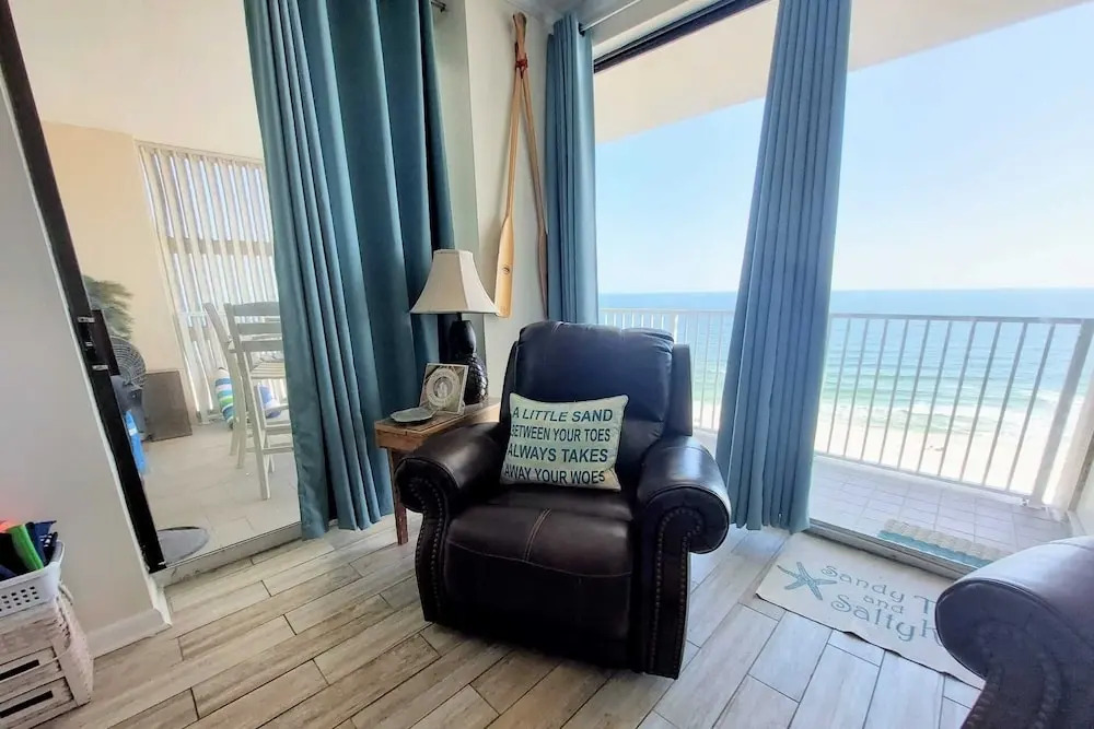 Shoalwater 1102 3 Bedroom Condo by RedAwning