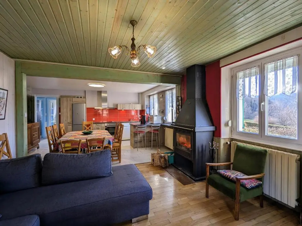Gîte spacieux en ancienne ferme rénovée, idéal pour familles et amis - proche randos et sites touristiques - FR-1-589-6