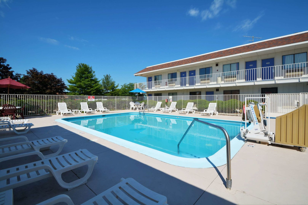 Motel 6-Windsor Locks, CT - Hartford