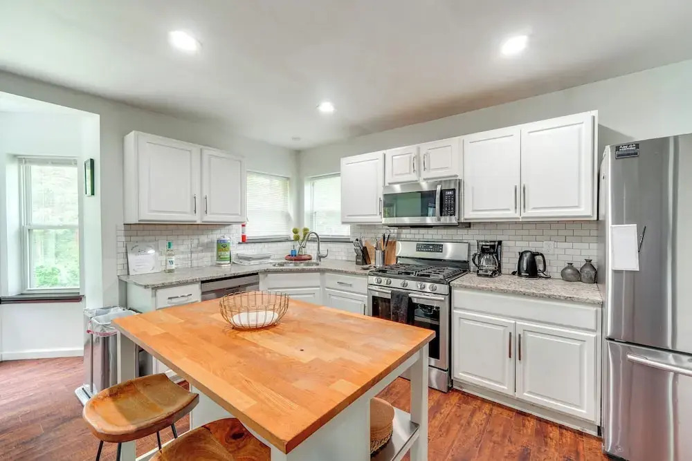 Tannersville House: Bar & Deck, 2 Mi to Ski Resort