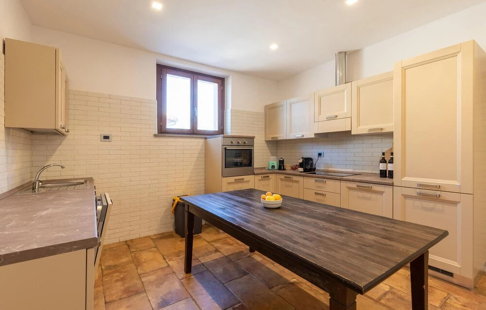 6 Bedroom Cozy Home In Passignano Sul T
