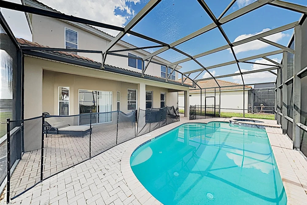 Windsor Hills Oasis: Private Pool, Spa & Game Room 6 Bedroom Home
