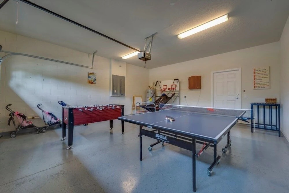 A Giant Themed Resort Villa Minutes From Disney! 8 Bedroom Home by Redawning