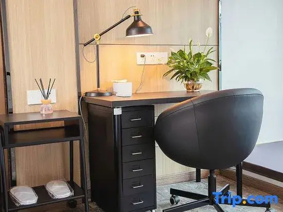 Yiju Chain Apartment LOFT Riverview Duplex Hotel (Guiyang Future Ark Shop)
