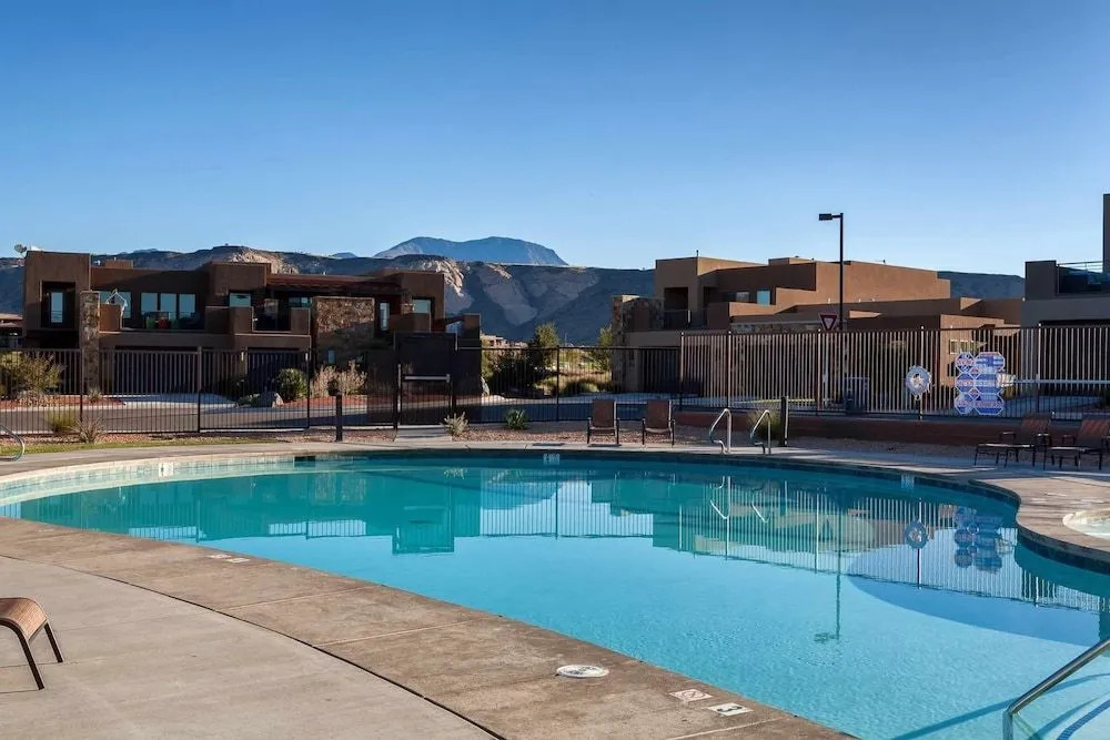 Desert Rose Getaway By Redawning