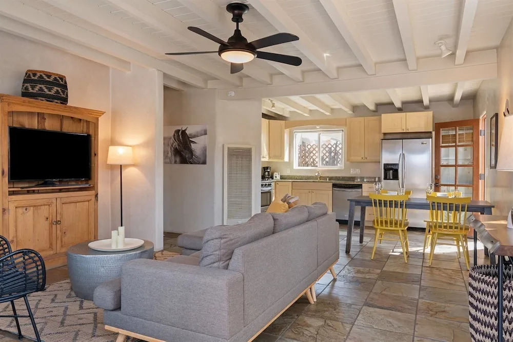 Reposado - Kiva Fireplace, Walk Everywhere, Adorable Patio