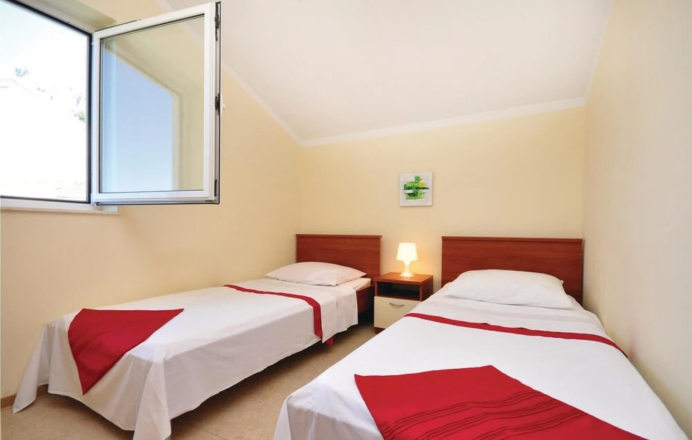 Nice Home in Mimice With Wifi and 2 Bedrooms