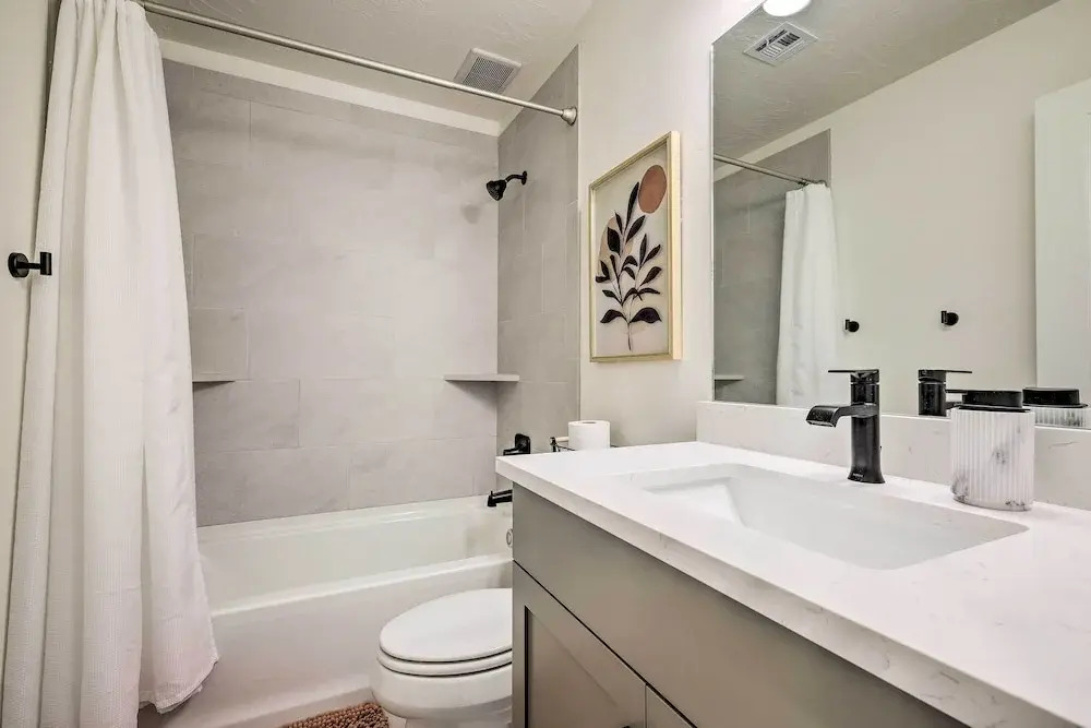 Hike, Golf, Unwind Poolside! Washington Home