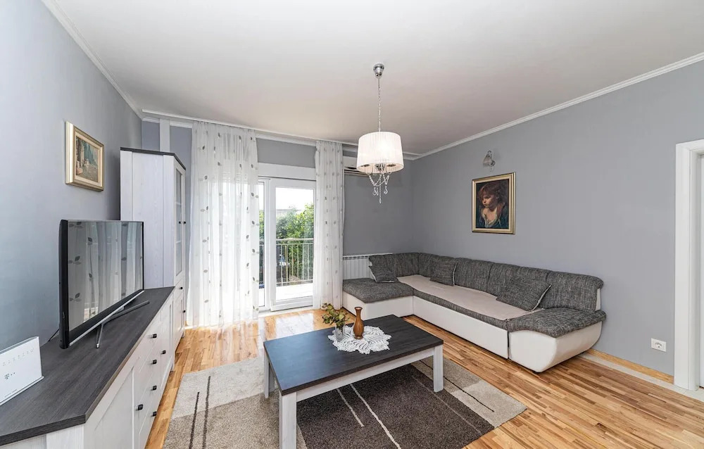 Stunning Apartment in Kastel Kambelovac With 3 Bedrooms and Wifi