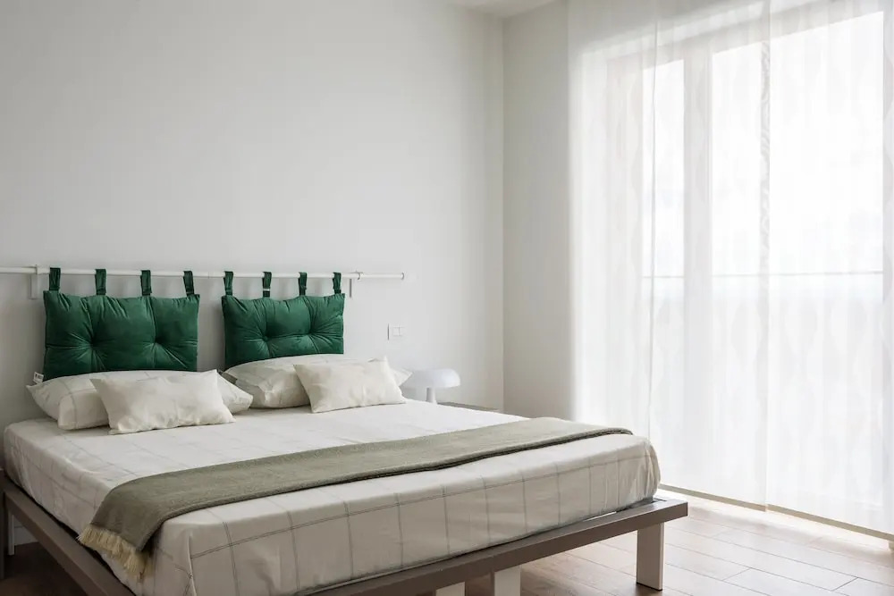 JOIVY Uptown Apartments