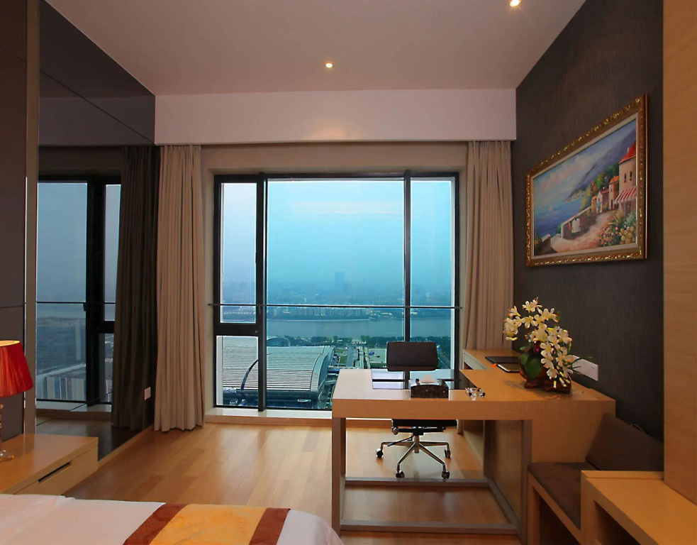 Guangzhou Fuying Apartment (Poly World Trade Center Pazhou Convention and Exhibition Center Store)
