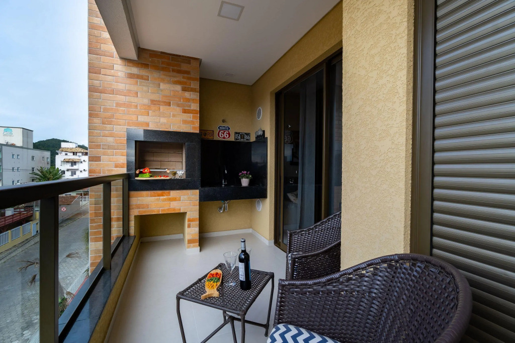 Elegante Apartamento no Centro de Bombinhas, 200m da Praia