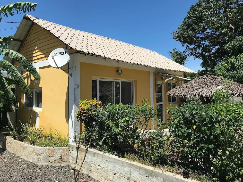 Wonderful Poolside Bungalow Perfect for 2 People