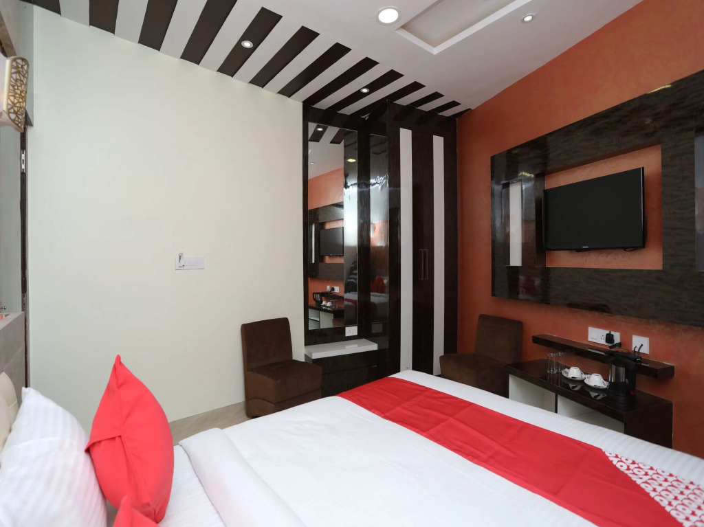 Super Hotel O ABIS INN Hotel Near Dhakuria Manipal Hospital
