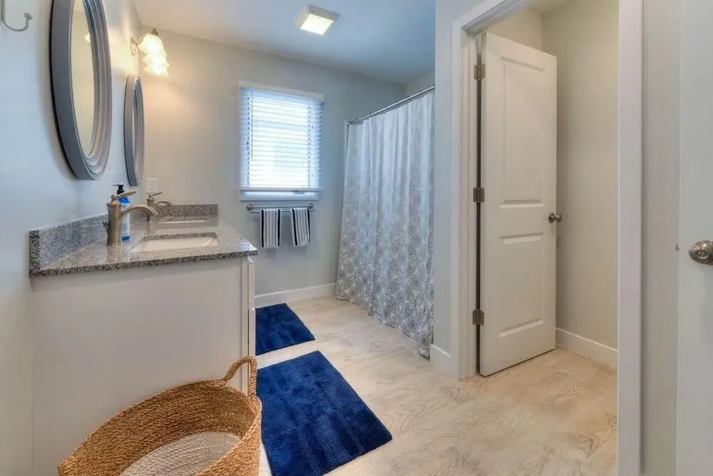 Bayard Avenue 2202a