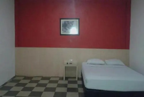 Holiday Hotel