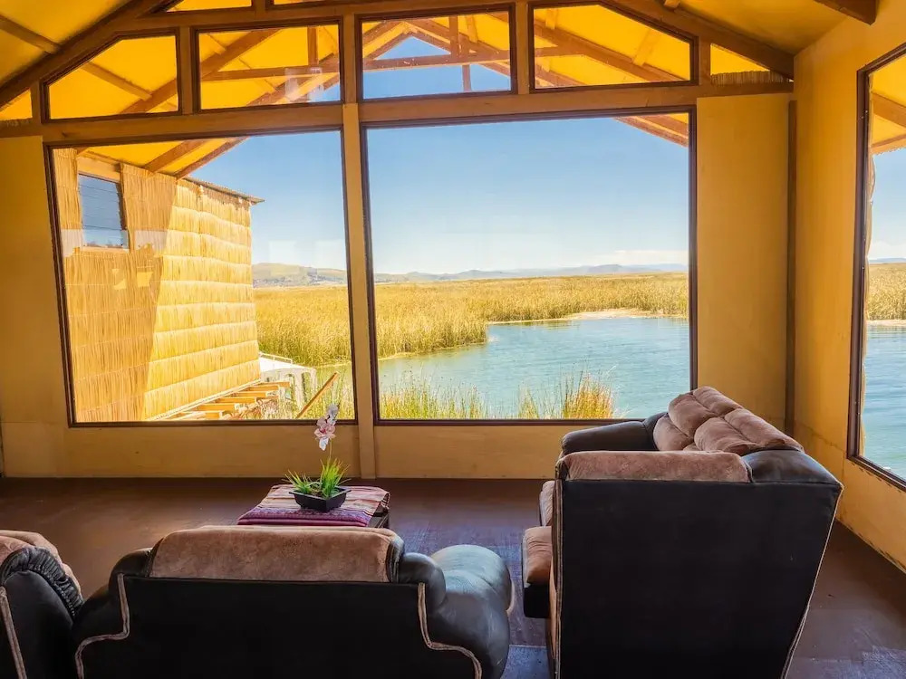 Atardecer Dorado en Uros & Titicaca Lodge Peru