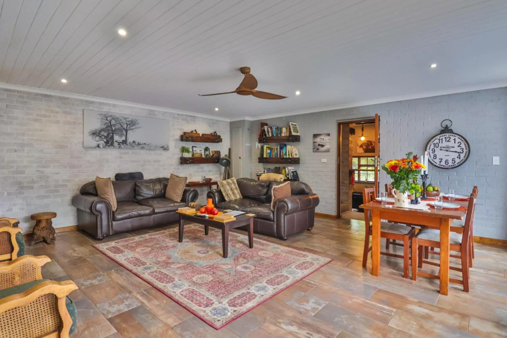 Self catering, fully equipped, 2 storey cottage.