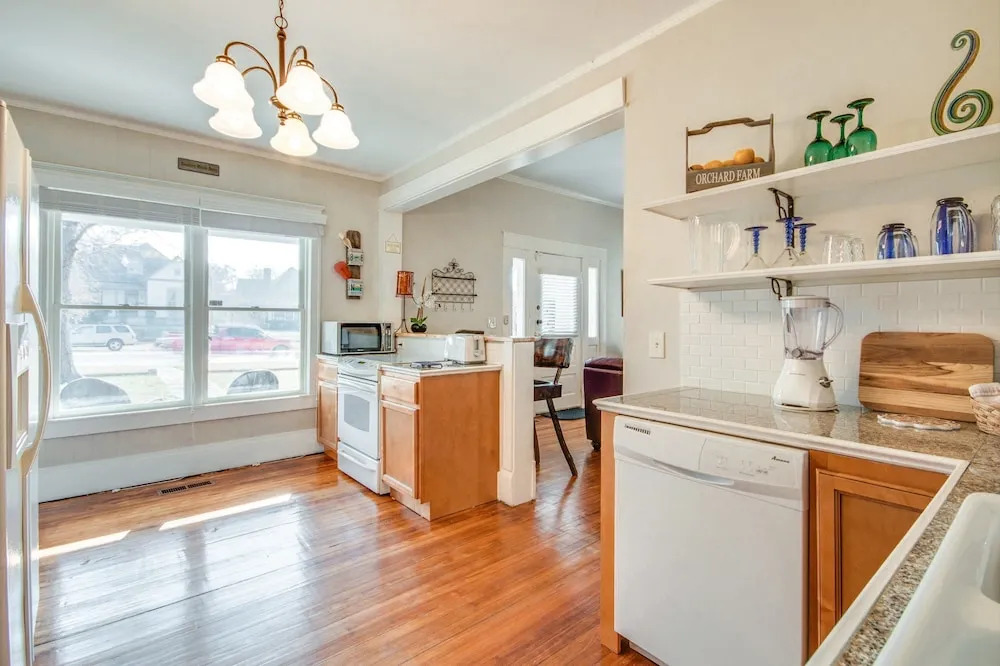 3Br 3BA Historic Remodeled House Downtown Nashville by RedAwning