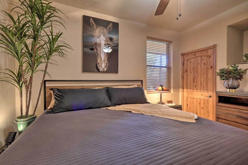 Pet-friendly Show Low Townhome w/ Deck & Grill!