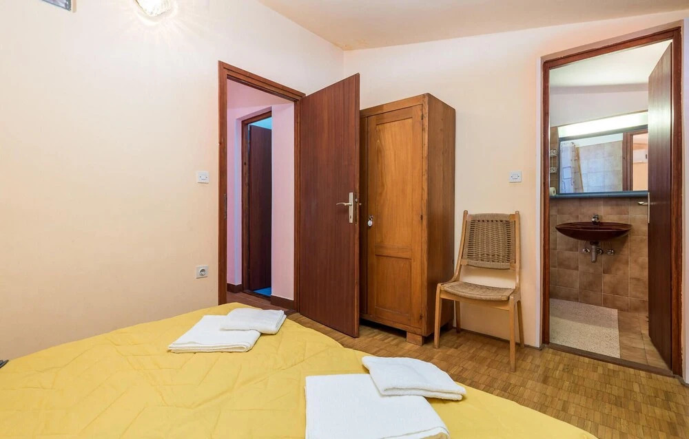 Nice Home in Sveti Juraj With Wifi and 5 Bedrooms