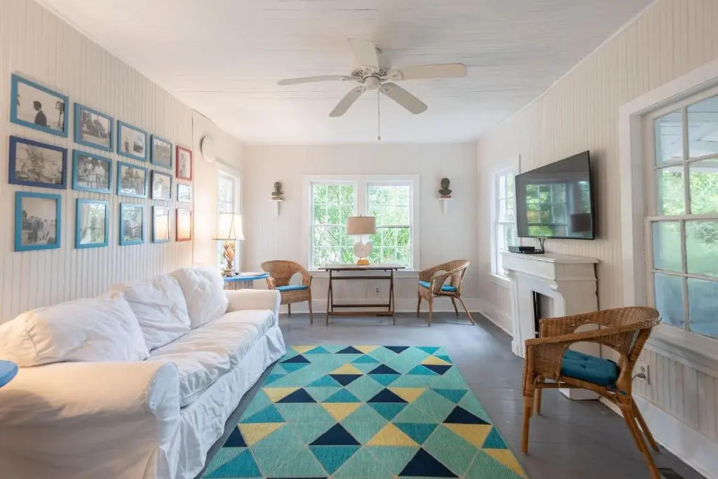 808 E Ashley - The Board and Batten - 3 Bedrooms near Ocean