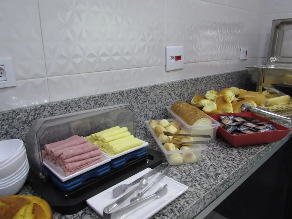 Hotel Minho - Ótima Escolha Próximo à 25 de Março, Brás, Bom Retiro, Metrô e Hospital da Mulher - Café da Manhã Incluso - Estacionamento em Frente