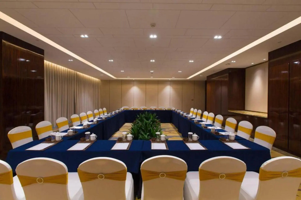 Royale Tower Hotel