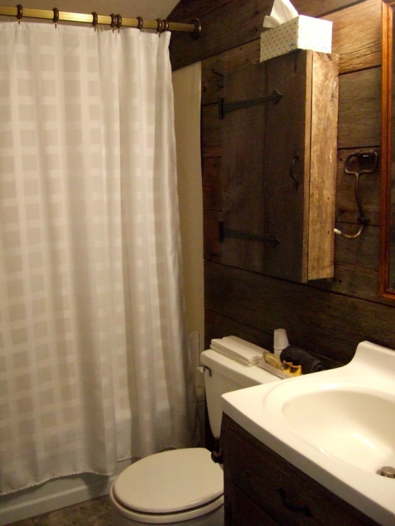 Loya's Little House Bed & Breakfast