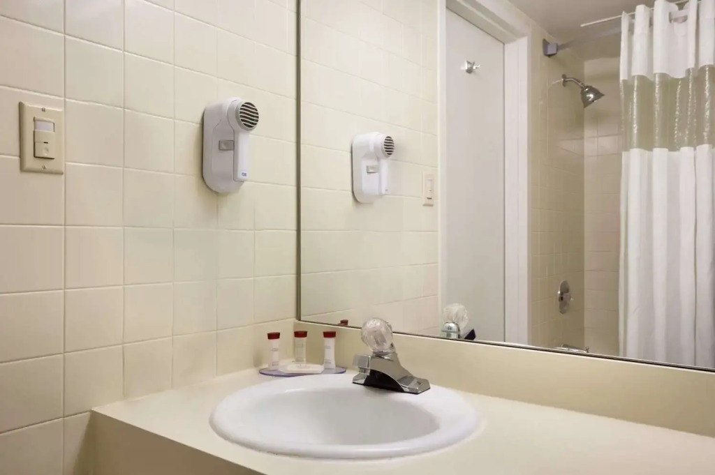 Days Inn & Suites by Wyndham Elyria