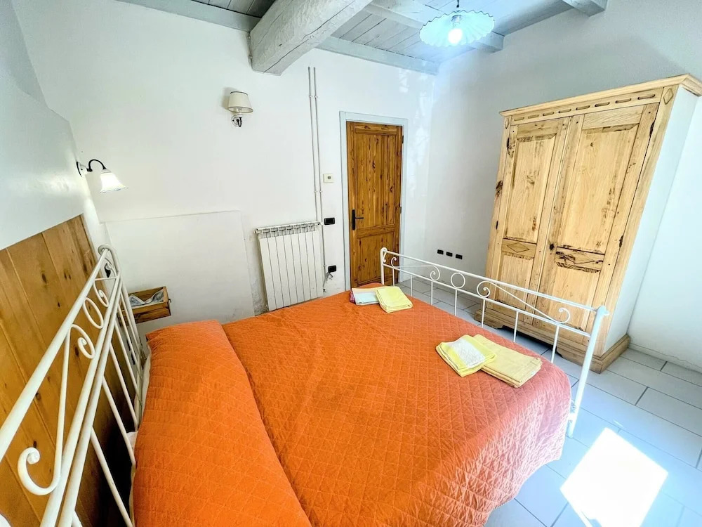 Spoleto Poolside - Sleeps 24