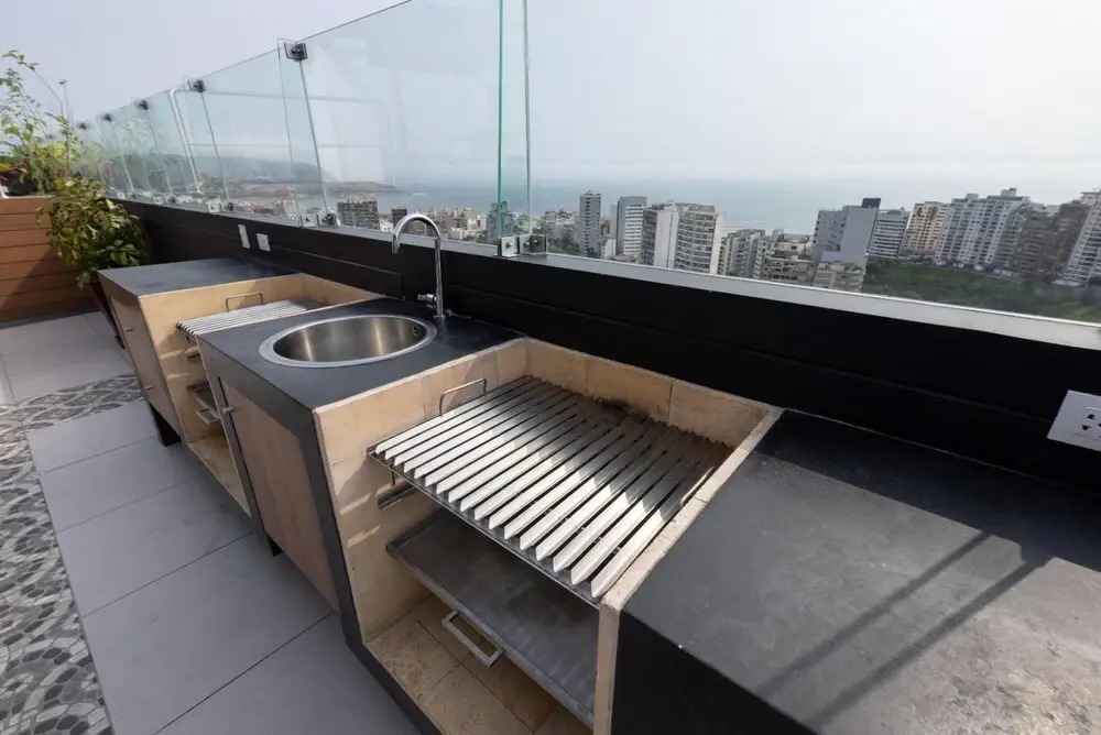 Modern 1 BR Barranco Apartment High Floor