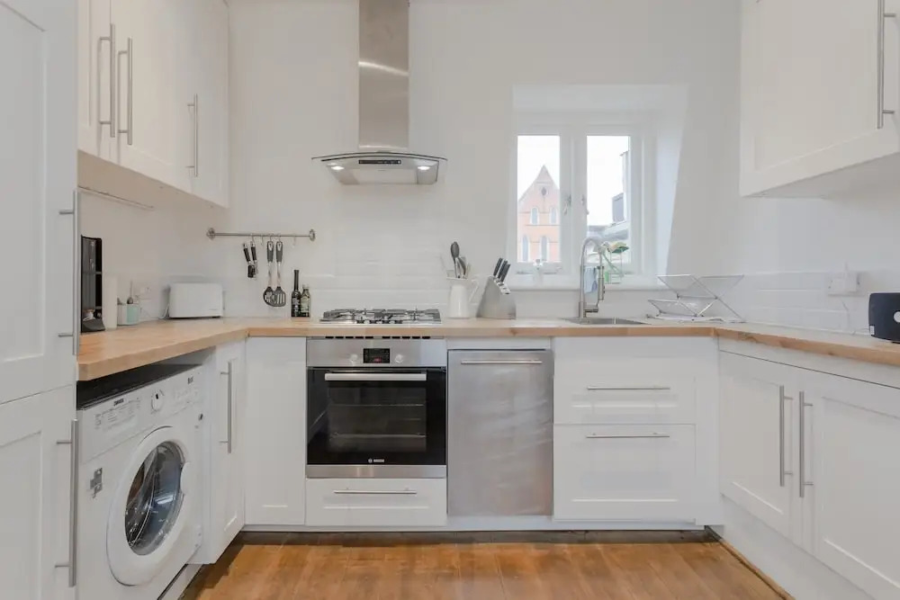Spacious 2 Bedroom in Battersea