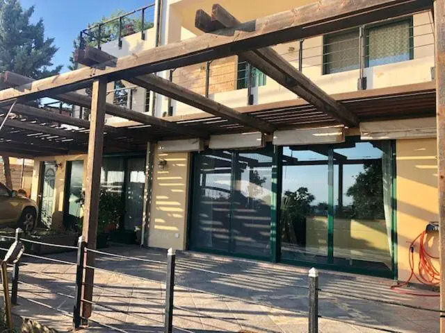 Sea view ground floor 300m from the beach