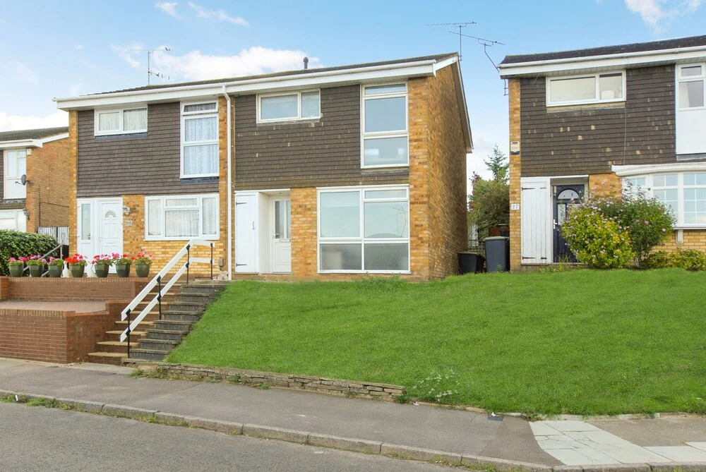 Entire 3 Bed House - Affordable Group Accommodation - Free Parking & Wifi