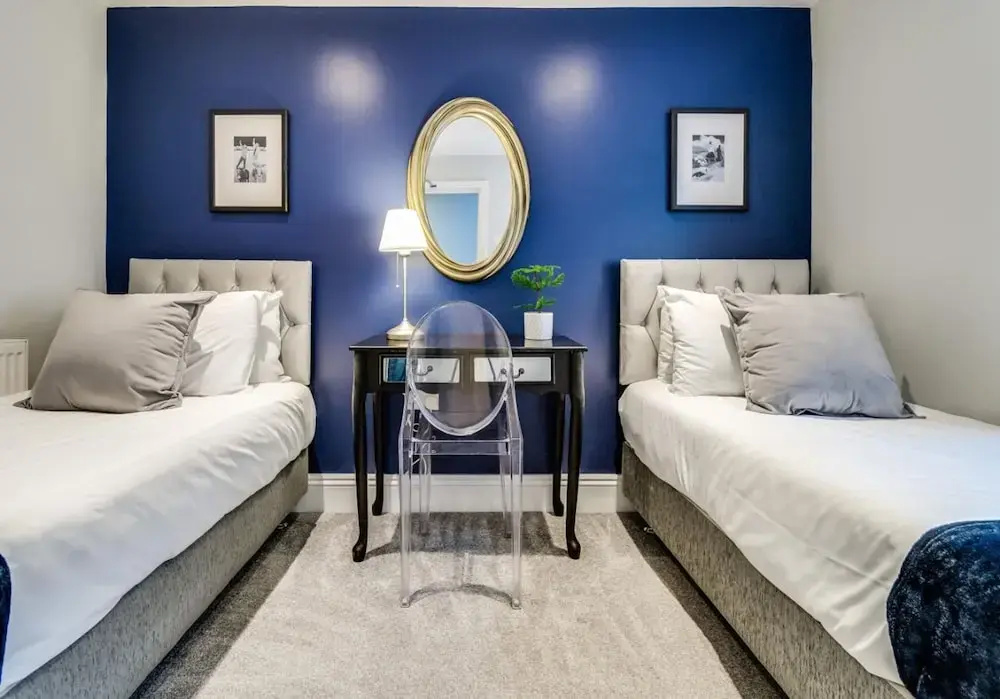Central Pier Place - Large Group House Sleeps up to 16
