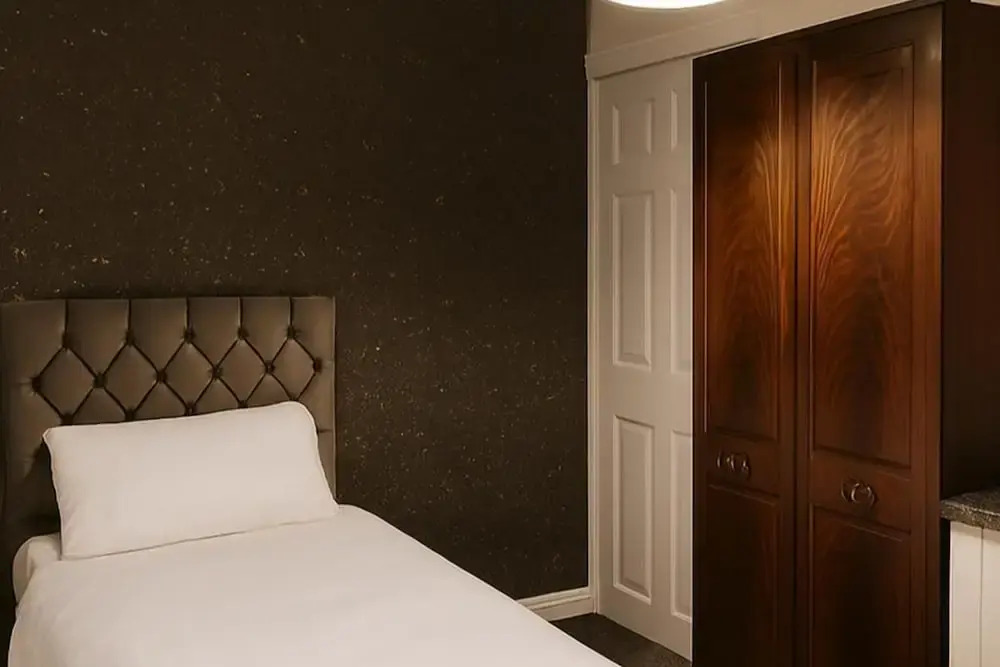 House-sleeps 5 Person -etihad Stadium 15 min Drive