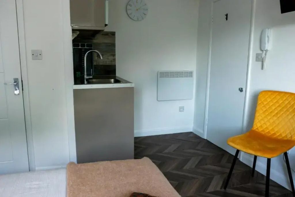 Dalston Luxe Studios, 10 minutes away from Liverpool Train Station