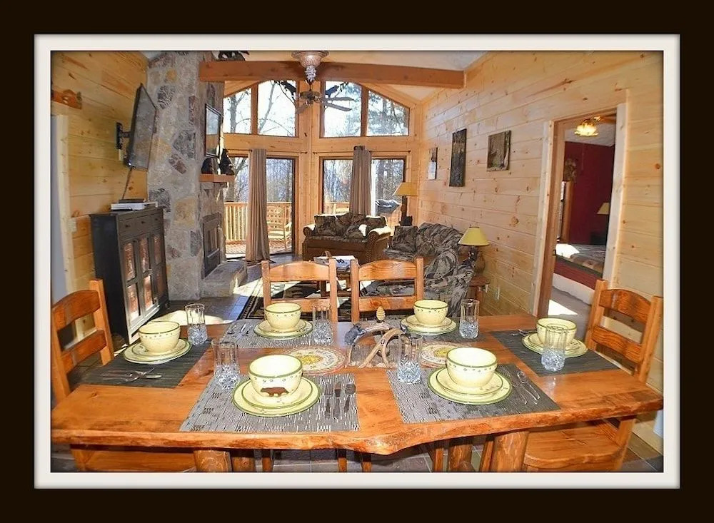 Rast Court Cabin 1016 - 4 Br cabin by RedAwning