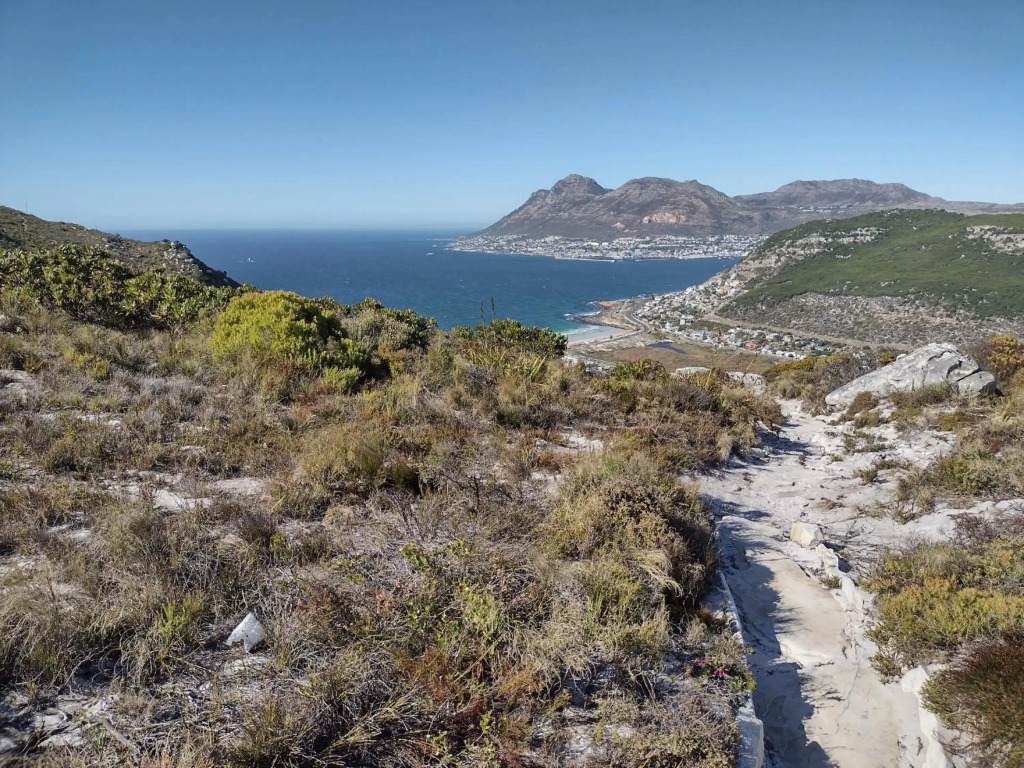 Lark House, Peaceful Mountain Home with Views over False Bay