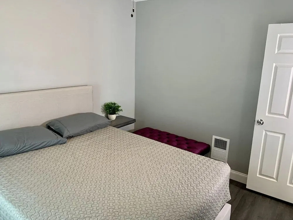 The Horseshoe Falls Villa- 6BR Free Parking, Minutes From Falls & Casino
