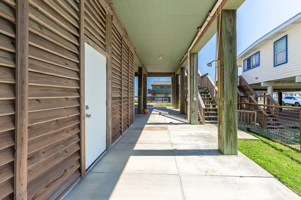 Beach Cottage W/ 3br Ocean View Balcony 3 Bedroom Home by RedAwning