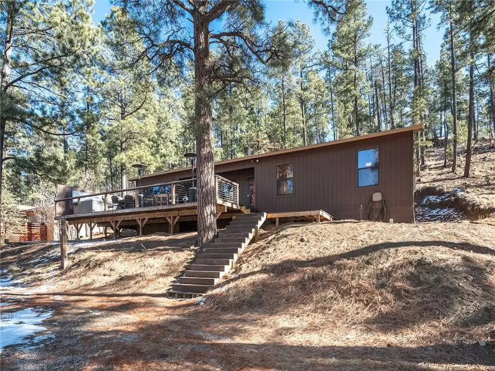Wolves Den, 3 Bedrooms, Deck, Grill, Hot Tub, WiFi, Sleeps 6