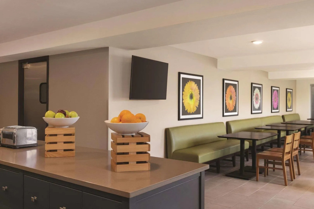 Country Inn & Suites by Radisson, Madison, WI
