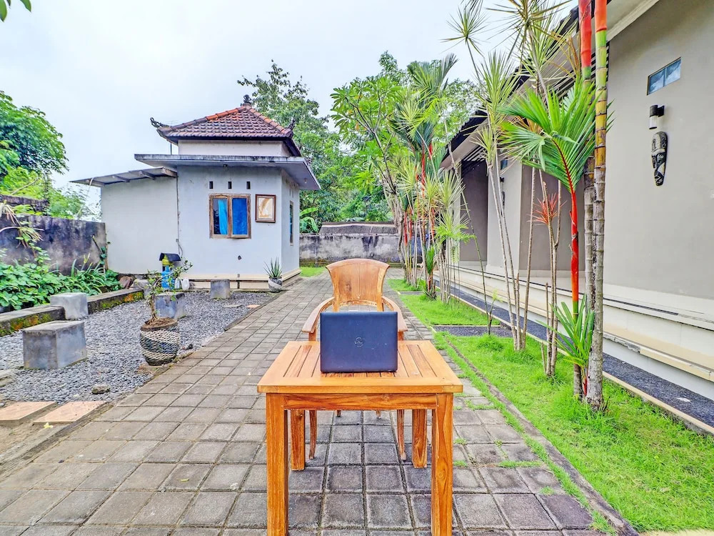 OYO 92203 Tata Guest House