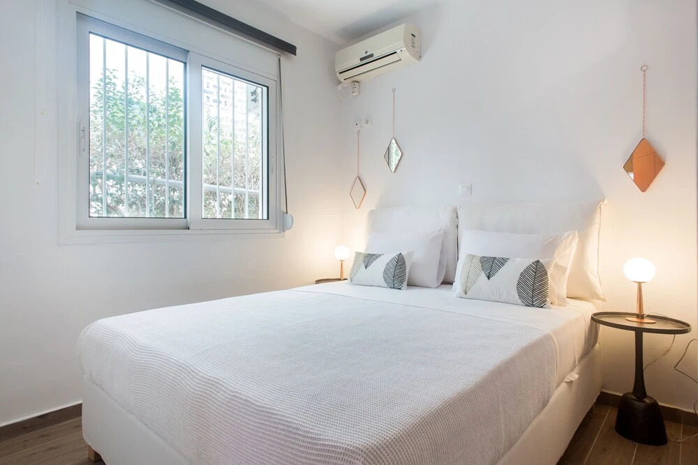 Mystique 2 BD Aparment by BluPine