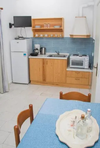 Zorbas Hotel Apartments & Studios