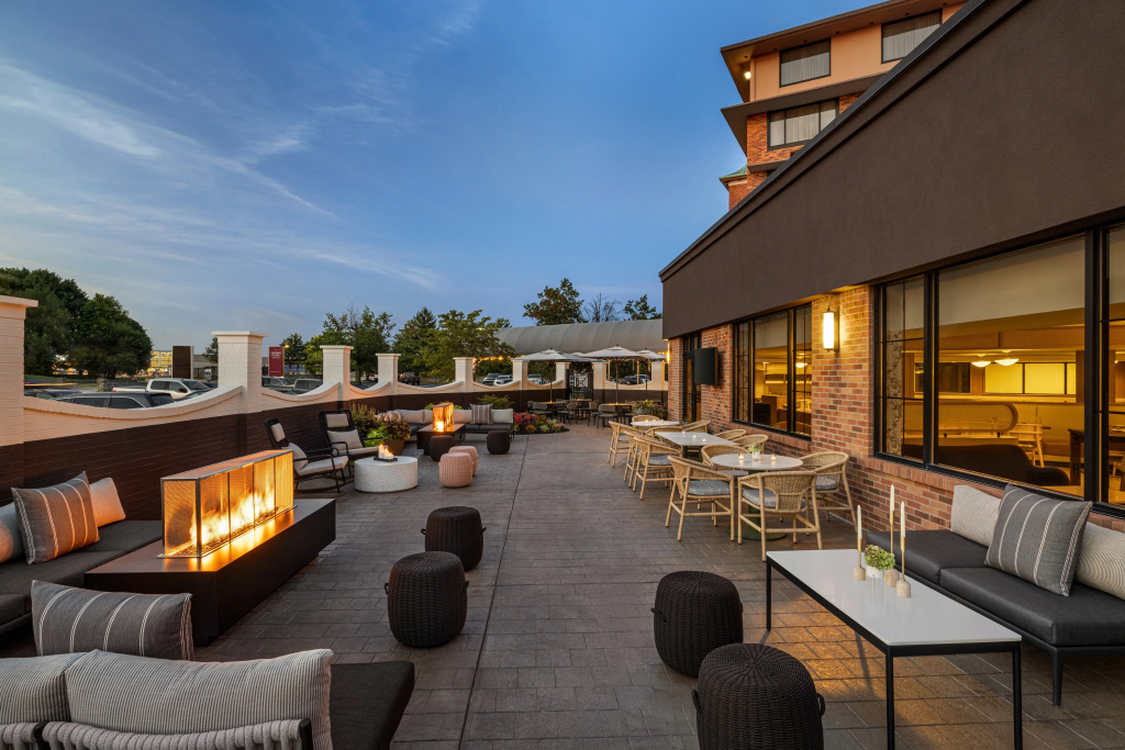 Crowne Plaza Louisville Airport Expo Ctr by IHG